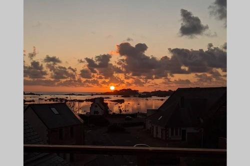 Maison avec vue mer et jacuzzi gîte à louer Trégastel
