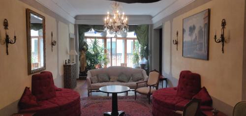Charming large palazzo in center Venice for up to 9 people, Венеция (фото 5)
