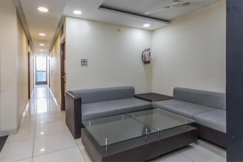 OYO 4042 Hotel Mehar Residency