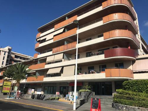 Balcon de Los Gigantes, 2 Bed, 2 Bath 5th Floor Apartment with Sea Views to La Gomera