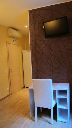 Twin/Double Room image 4