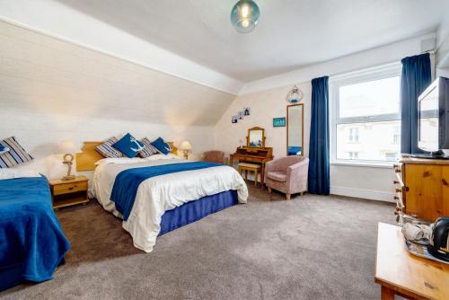 Marine Hotel - image 7