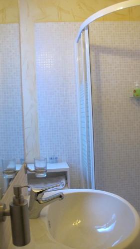 Twin/Double Room image 10