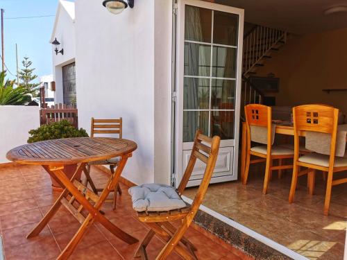  Apartamentos Brito 3, Pension in Orzola