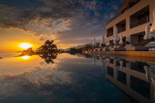 Vivid Blue Serenity Resort