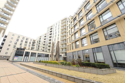 Woking Town Centre - Parking Included by Deilamy Homes in Woking