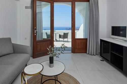 Petit Palace Suites - image 14