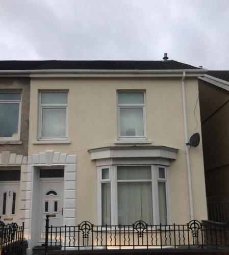 Marged Street 3-bedroom House, Llanelli, West Wales