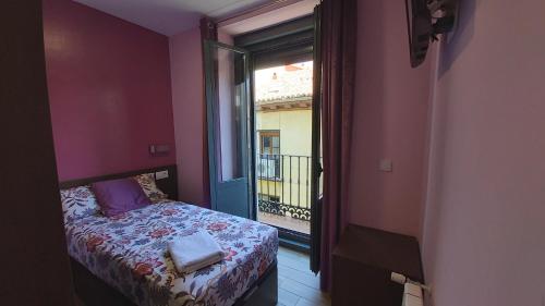 Single Room with Private Bathroom image 5