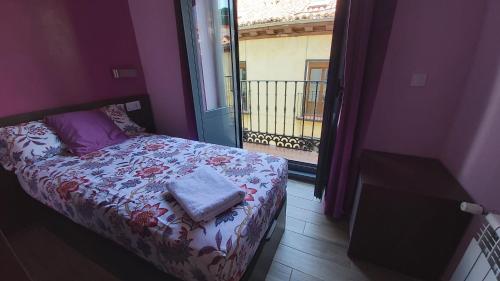 Single Room with Private Bathroom image 8