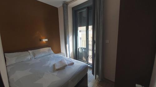 Single Room with Private Bathroom image 6