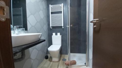 Single Room with Private Bathroom image 10