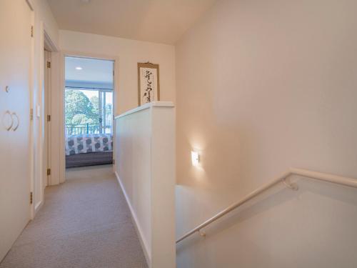 ฝักบัว, Tairua Waterfront Retreat - Tairua Apartment in เตรัว