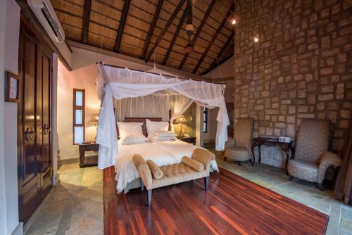 Shumbalala Game Lodge in Thornybush Game Reserve