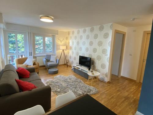  Clotes modern apartment, 50m from slopes - sleeps 6-8, 2 bath - SauzeHoliday in Sauze dʼOulx