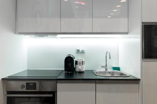 Space and Style in The Heart Of Budapest w 2BR&2BT - image 6