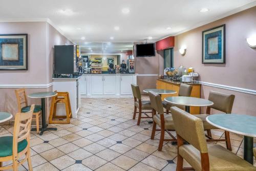 餐廳, 納什維爾富蘭克林溫德姆拉昆塔套房酒店 (La Quinta Inn & Suites by Wyndham Nashville Franklin) in 富蘭克林