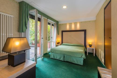 1 queen bed