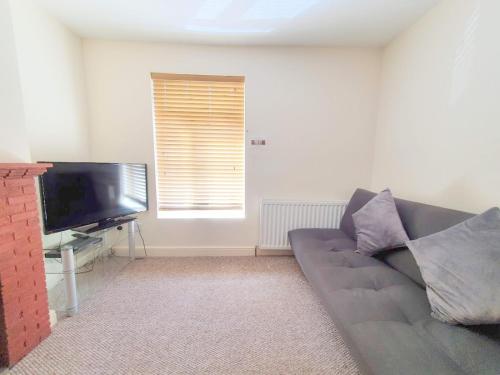 Bassett Flat with 2 Double Bedrooms and Superfast Wi-Fi in Sittingbourne