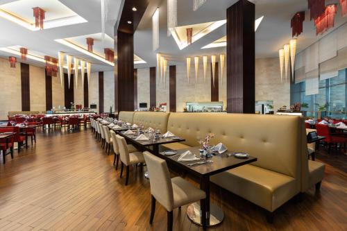 Restaurant, Crowne Plaza Riyadh RDC Hotel & Convention near Tahlia Street