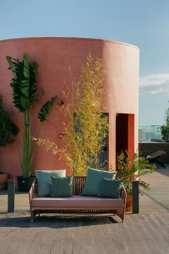 Three House Hotel - image 2