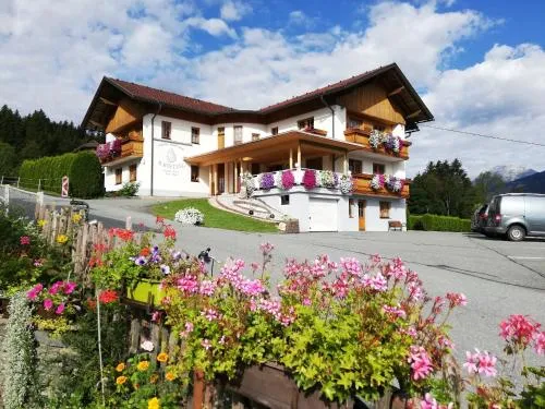 Pension- Appartement Kristall in Tröpolach, Österreich
