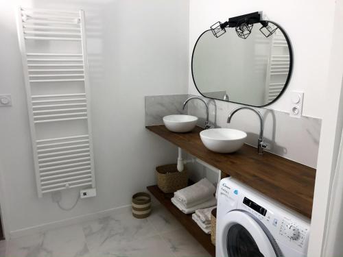 Bathroom, Grand appartement fonctionnel proche centre-ville in Le Bois Brard