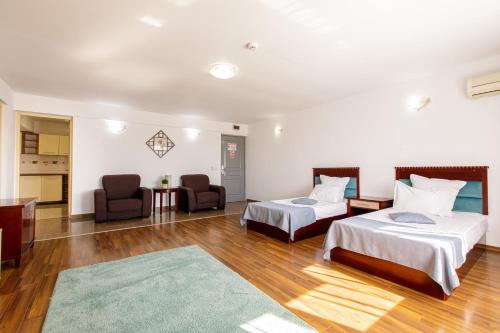 One-Bedroom Apartment with Balcony image 10