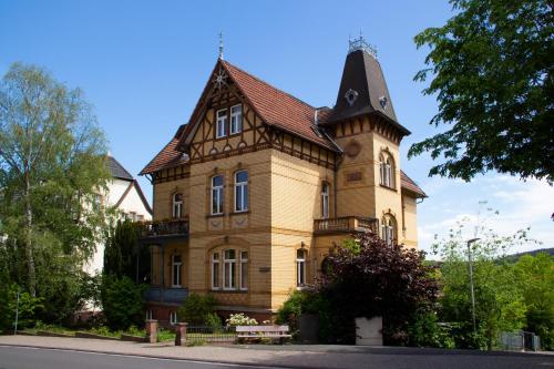 B&B Bad Wildungen - Ferienwohnung Hufelandstern bis 7 Personen - mit E-Ladesäule! - Bed and Breakfast Bad Wildungen