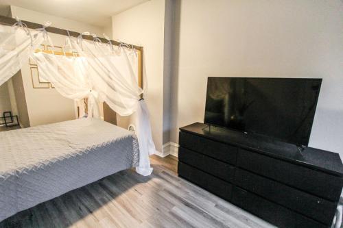 ☆☆ Modern Coed Dorm in Reading ☆☆