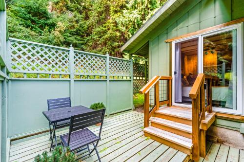 Tall Cedars Cabin By The Water - image 5