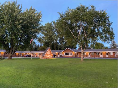 The River Hills Motel - Algoma, WI - Near Door County in Algoma, USA
