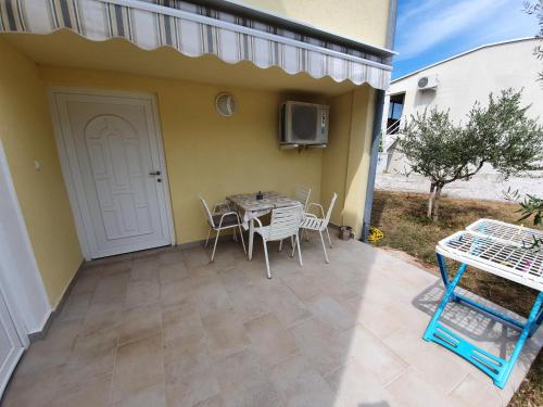  Apartmani Vrtlici Zdenka in Stara Novalja