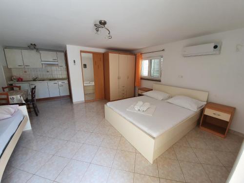  Apartmani Vrtlici Zdenka in Stara Novalja