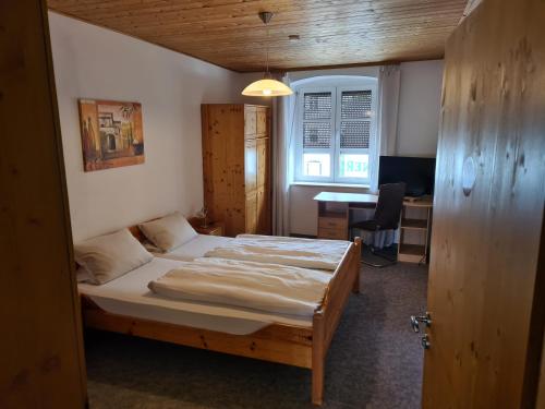 2 twin beds