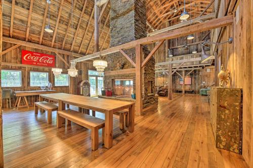 Luxe Barndominium with Home Gym, Theater, and More! in Deerfield (IL)