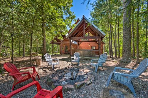 Cabin with Hot Tub and Games, 4 Mi to Beavers Bend! in Broken Bow, USA