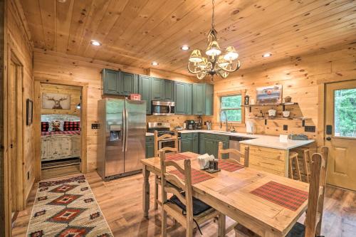 Peaceful Cabin on 3 Private Acres Deck and Fire Pit in Blairsville, USA