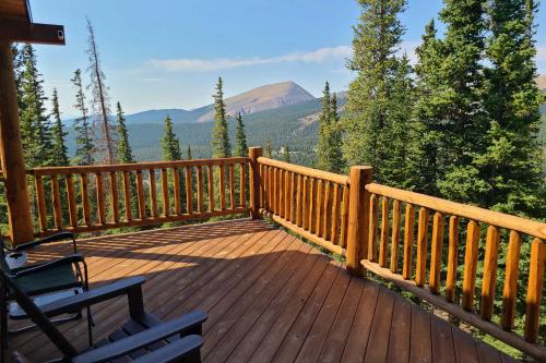 Grand Fairplay Cabin with Hot Tub and Mountain Views!