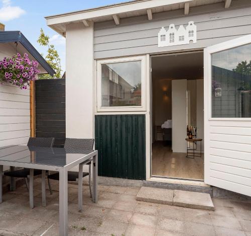 Studio Baarn with patio, airco, pantry, bedroom, bathroom, privacy - Amsterdam, Utrecht in Baarn