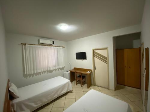 2 twin beds