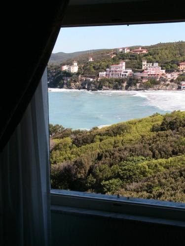 Double or Twin Room with Partial Sea View