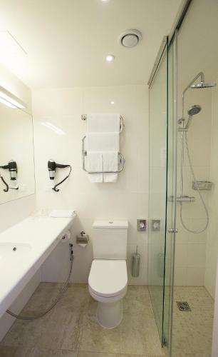 Standard Room with Waterpark and Gym Access image 6