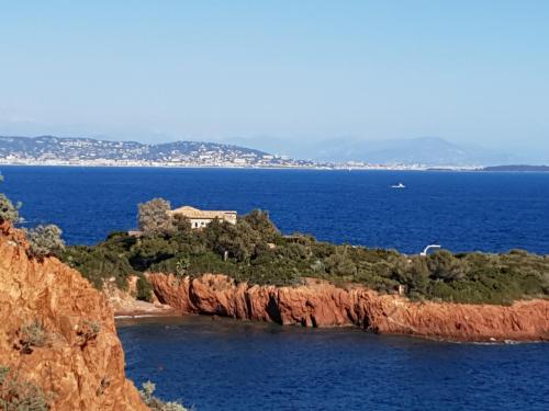 Fréjus plage T2, piscine, parking, plages à 200m