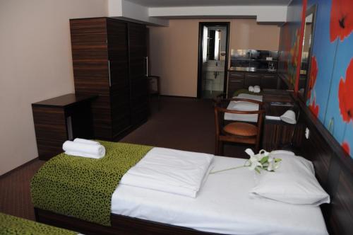 Green Hotel Budapest - image 2