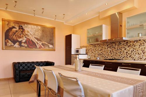 Raina Lux Apartment, Riga (foto 3)