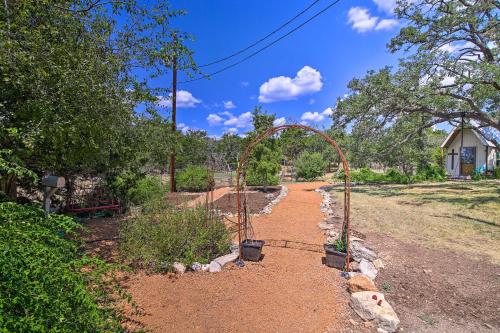 Cozy Texas Retreat w/ Patio, Grill & Fire Pit! in Mountain Home (TX)