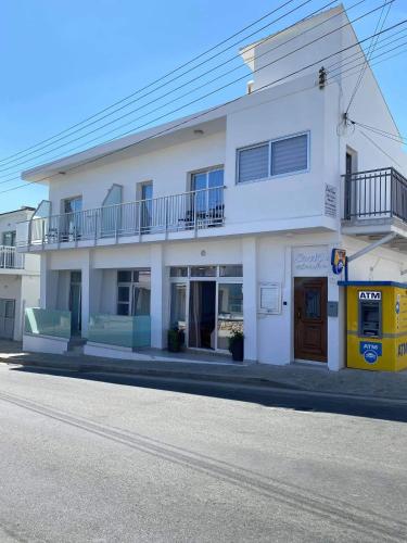 ElleNapa Apts & Studios