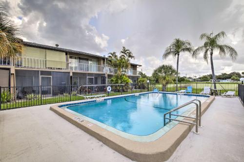 Condo with Pool Access Less Than 4 Mi to Siesta Key Beach 