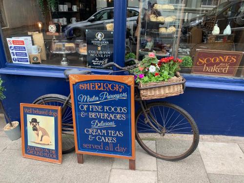 Sherlocks lodgings in Whitby City Center